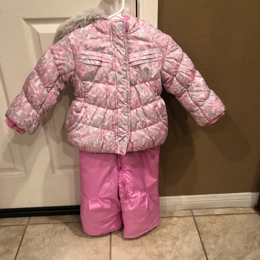 24 mos ZeroXposur snow suit. Jacket bibs pink